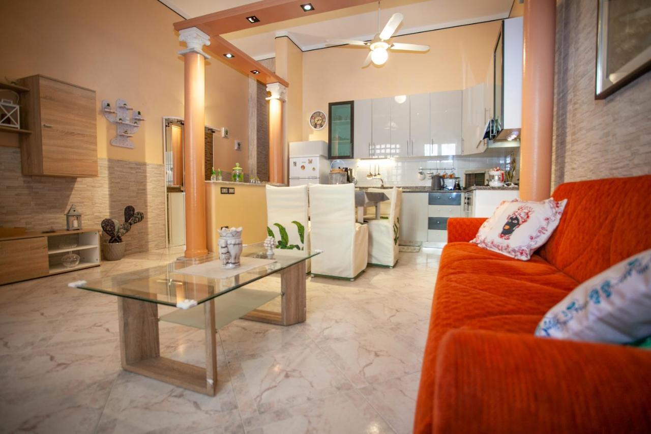 Casa Rosamaria Lägenhet Giardini Naxos Exteriör bild